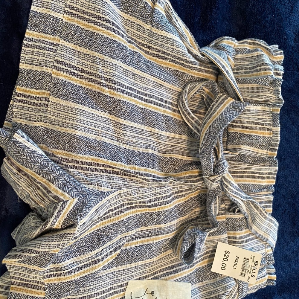 Indigo Run size 4 linen blend shorts